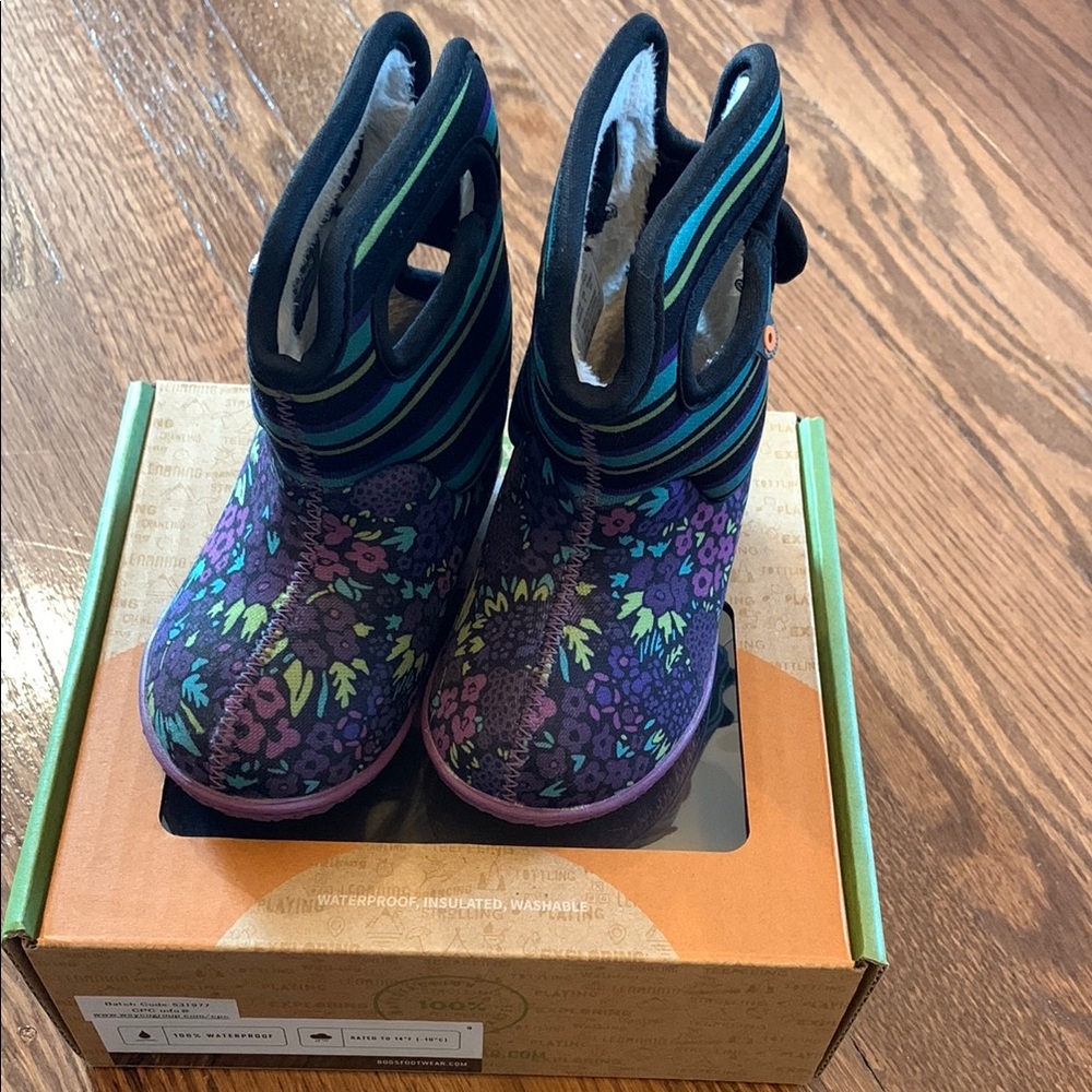 Baby Bogs - Purple floral, size 5